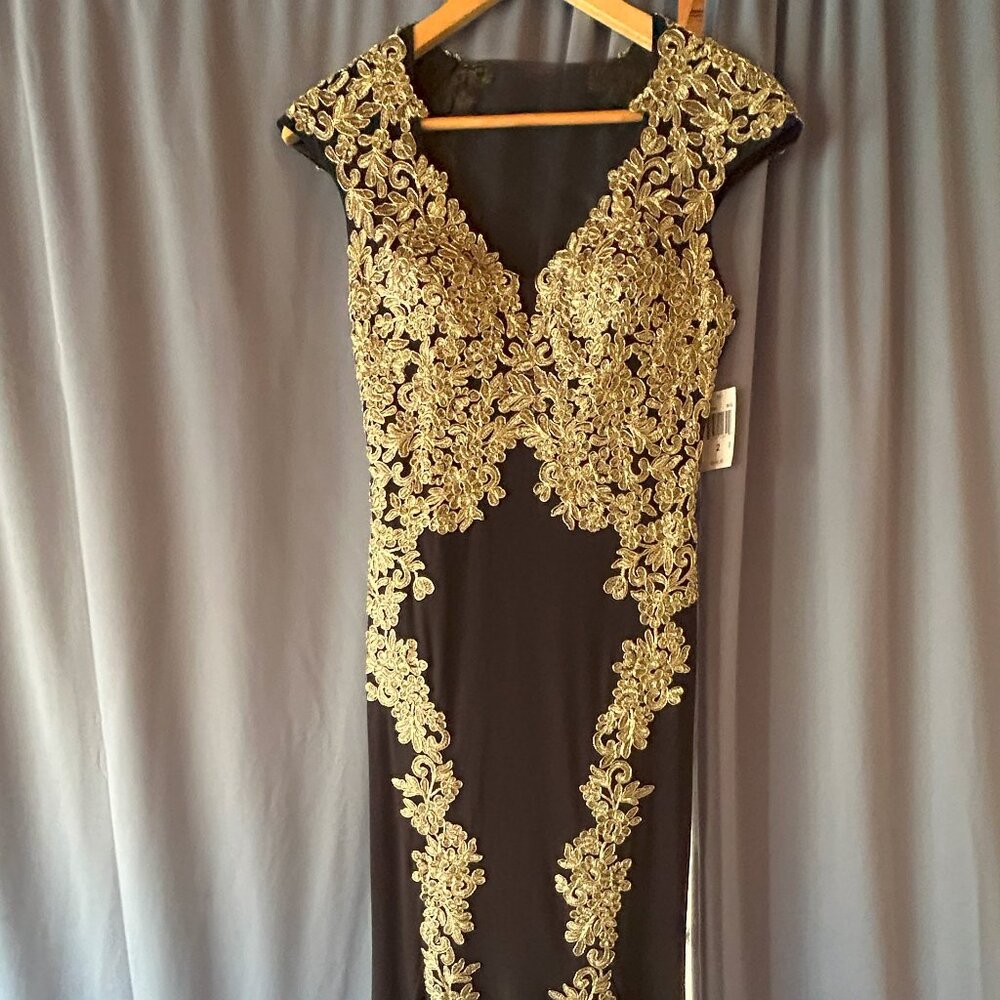 NEW Betsy & Adam Black Embroidered black and gold Mermaid Formal Dress